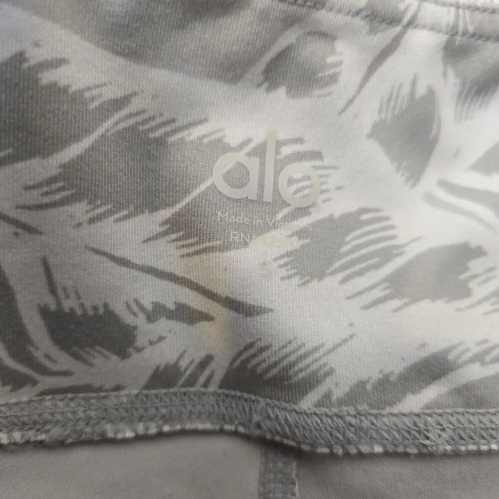 ALO Yoga Palm Springs Airbrushed White Gray Leaf Pattern Leggings Size Small